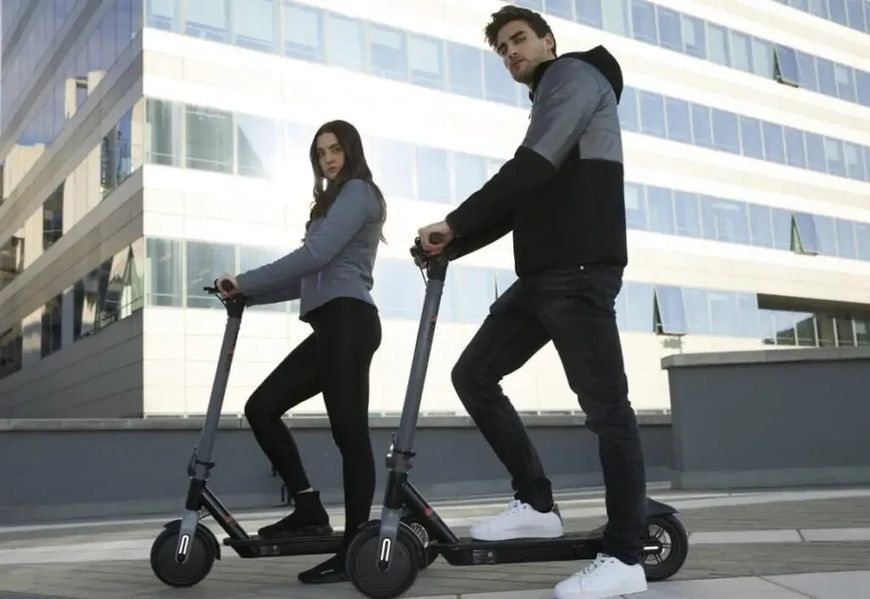 Електросамокат Momodesign EVO 9 Gray &mdash; міський самокат з мотором 350 Вт, запасом ходу до 30 км та амортизацією Momodesign EVO 9 Gray фото