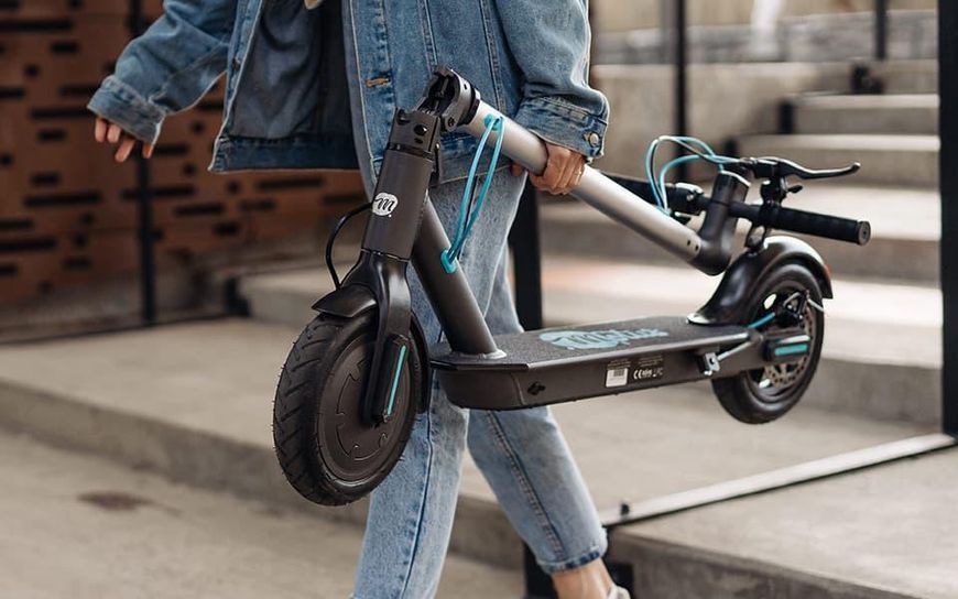 Електросамокат Motus Scooty 8.5 з мотором 250 Вт, Li-Ion батареєю 36V 7800mAh, швидкість до 25 км/год, складаний, дисплей Scooty 8,5 фото